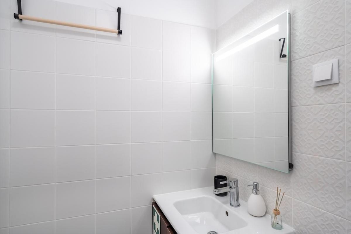 Lovely 2 Bed In The Heart Of With Ac Lissabon