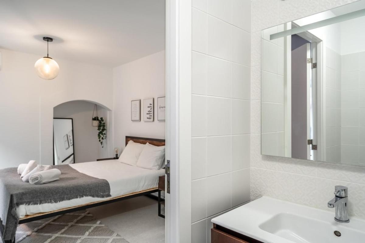 Apartment Lovely 2 Bed In The Heart Of With Ac Lissabon